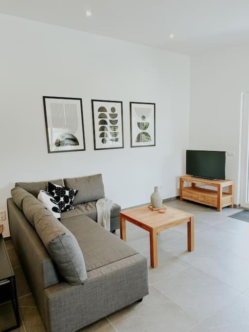 Apartment 100 Qm Im Weindorf - Balkon/Garage Aspisheim Eksteriør bilde