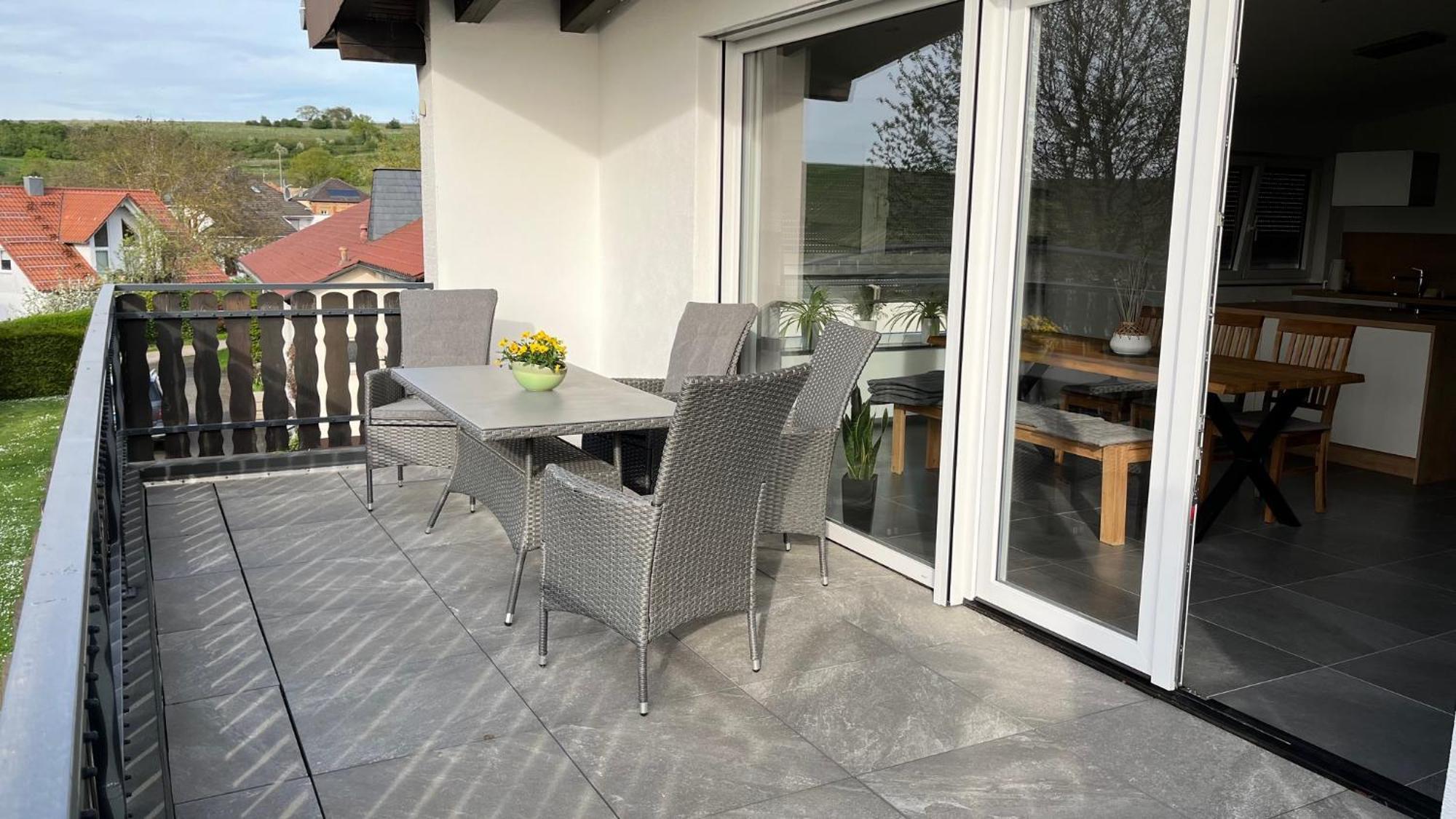 Apartment 100 Qm Im Weindorf - Balkon/Garage Aspisheim Eksteriør bilde